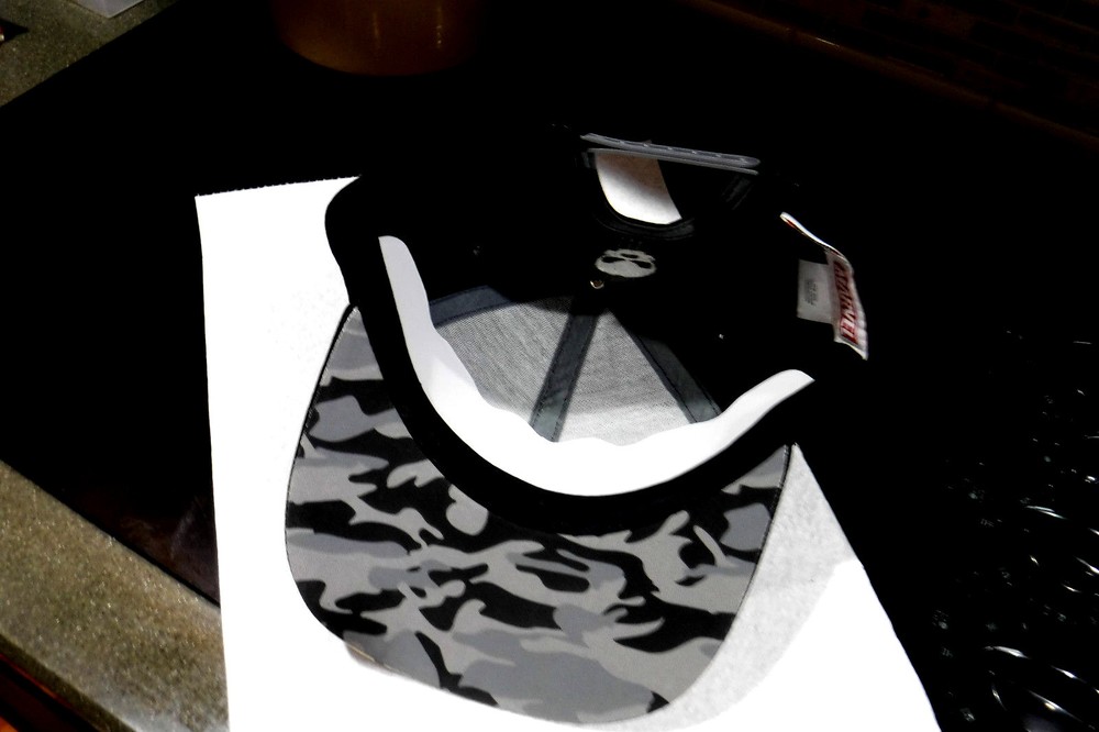NWTS-OOP-MARVEL COMICS THE PUNISHER GRAPHIC DESIGN BASEBALL CAP; SNAP BACK HAT