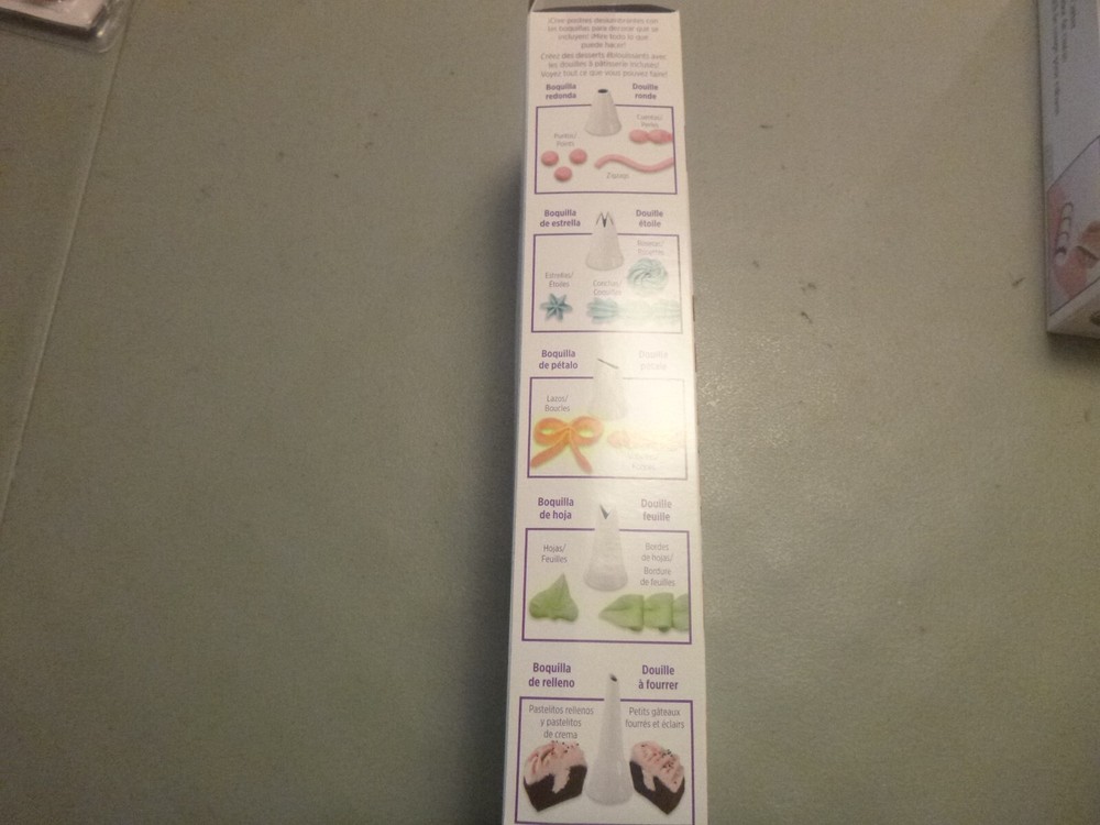 Wilton Dessert Decorator Plus with 5 icing Tips & 2 Tip Couplers NEW!!
