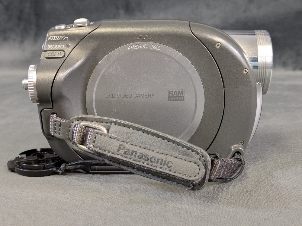 Untested Panasonic VDR-D150 DVD Camcorder Multi-Format 30x Optical Zoom