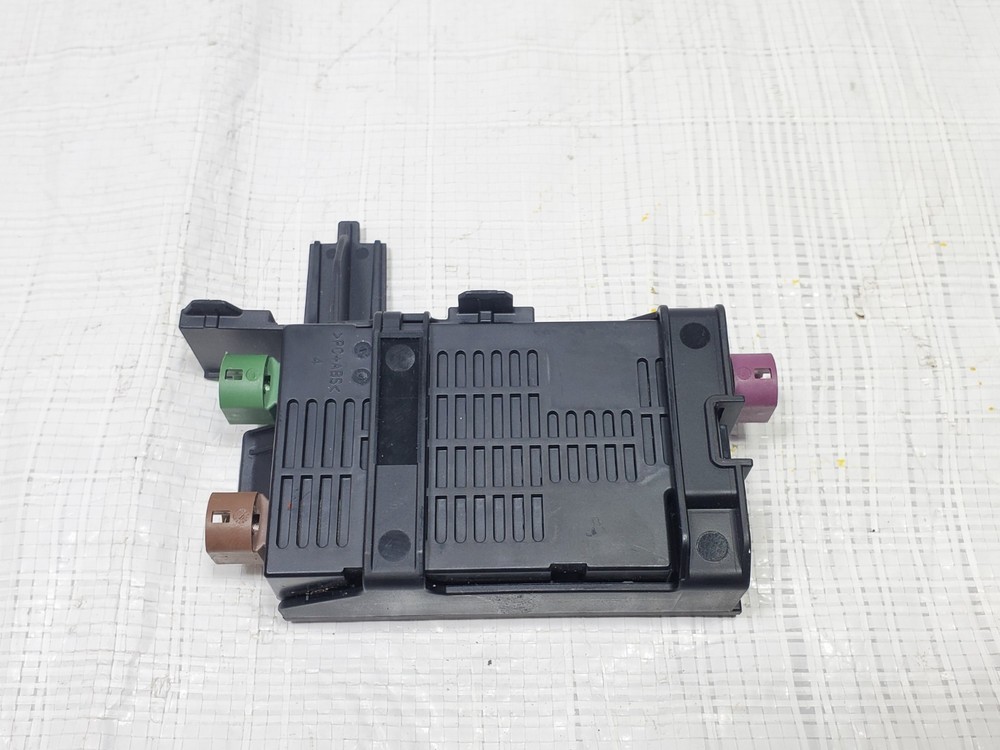 2019-2021 Volkswagen GTI Voltage Converter USB Distribution Control Module OEM