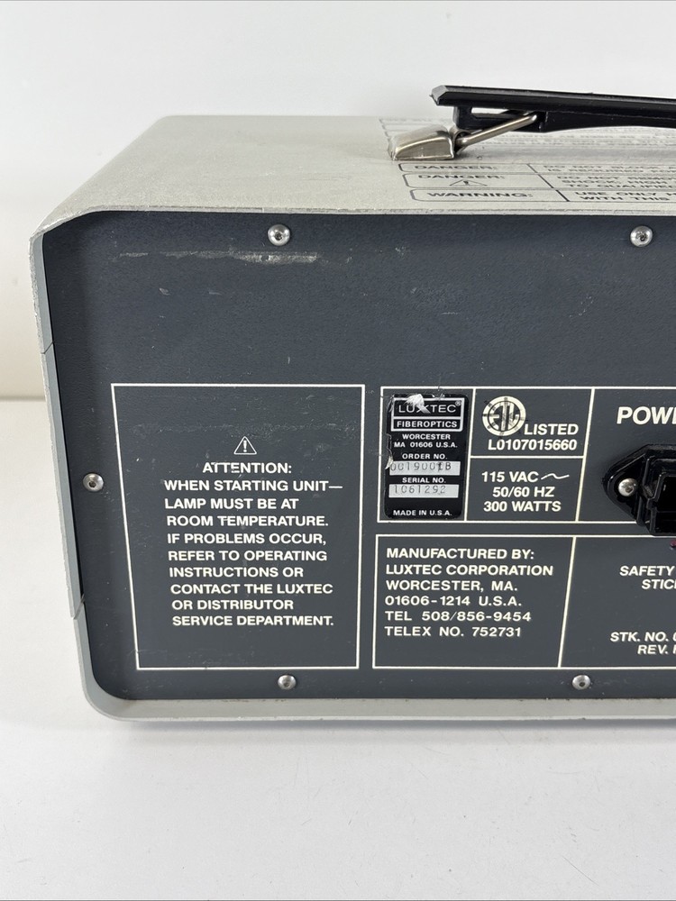 LUXTEC FIBEROPTICS HIGH INTENSITY XENON 1900 LIGHT SOURCE