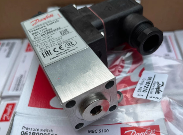1pcs Danfoss MBC5100 061B000566 sensor