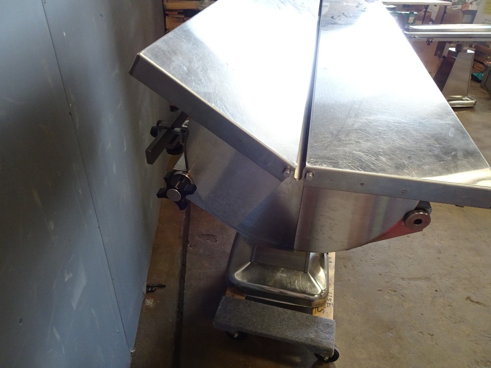 Shore-Line V-Top Heated Adjustable Hydraulic Veterinary Surgery Table