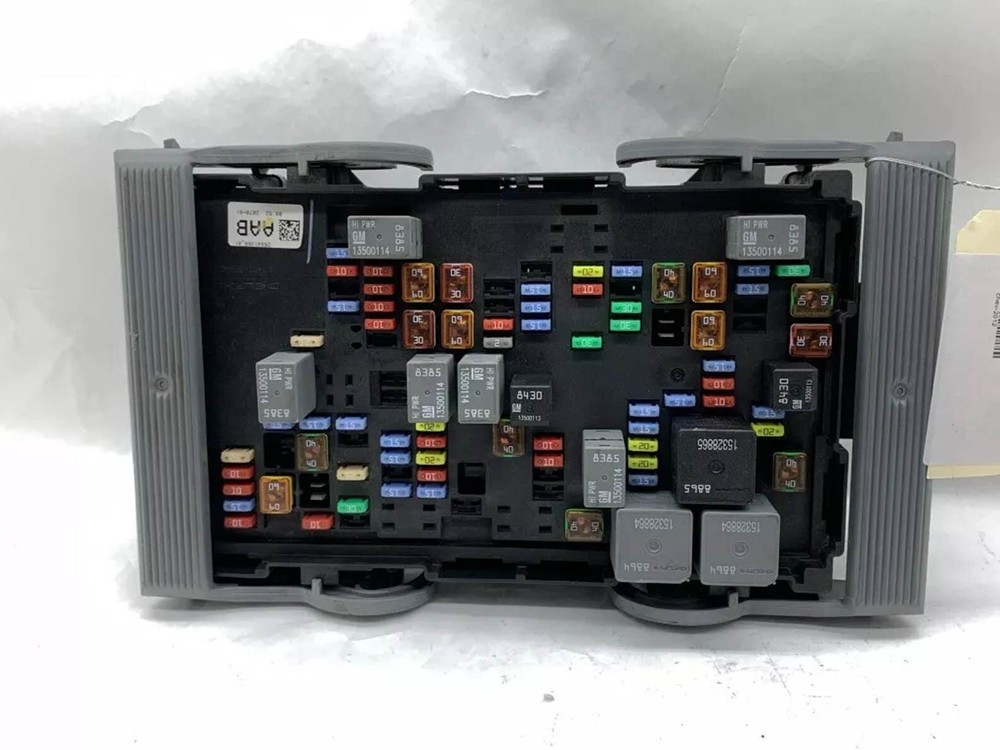 2010-2013 Chevy Avalanche 1500 Engine Fuse Box OEM