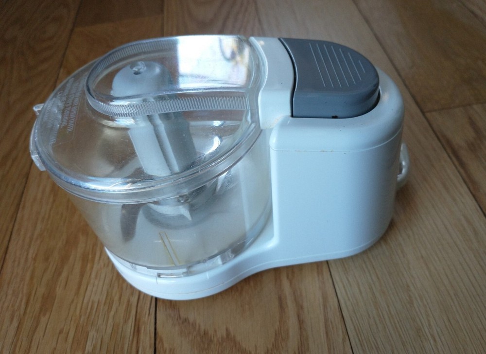 Black & Decker Handy Chopper Plus HC3000 1 1/2 Cup Capacity Working w/ Direction