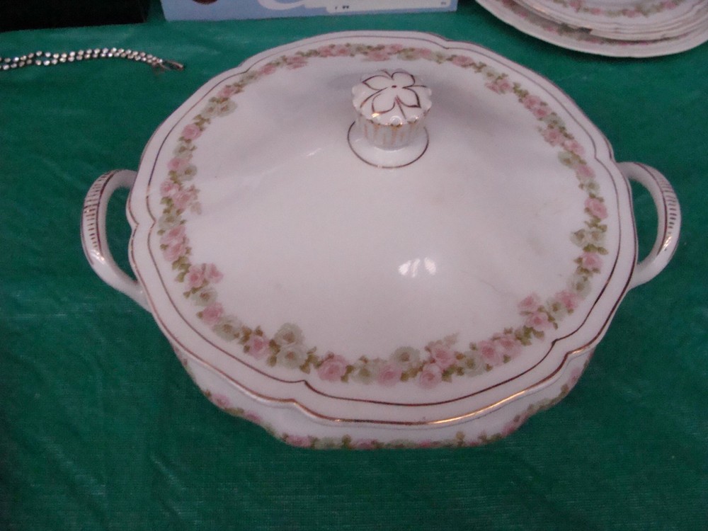 Munich 9" covered dish with lid