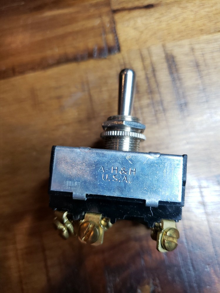 Arrow Hart Crouse Hinds toggle switch 82514