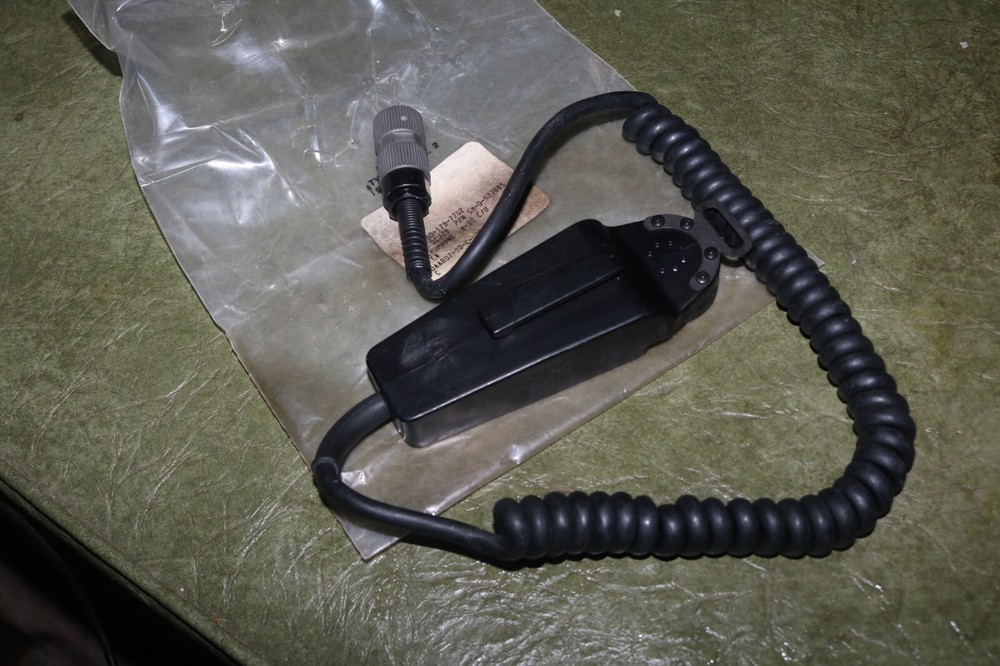 NOS USGI Radio dynamic microphone handset M-80 C/U