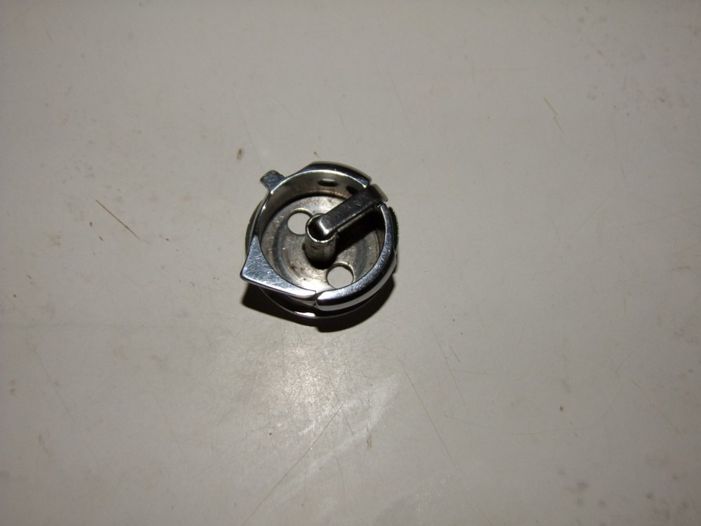 Singer 111W155 235088 original bobbin case