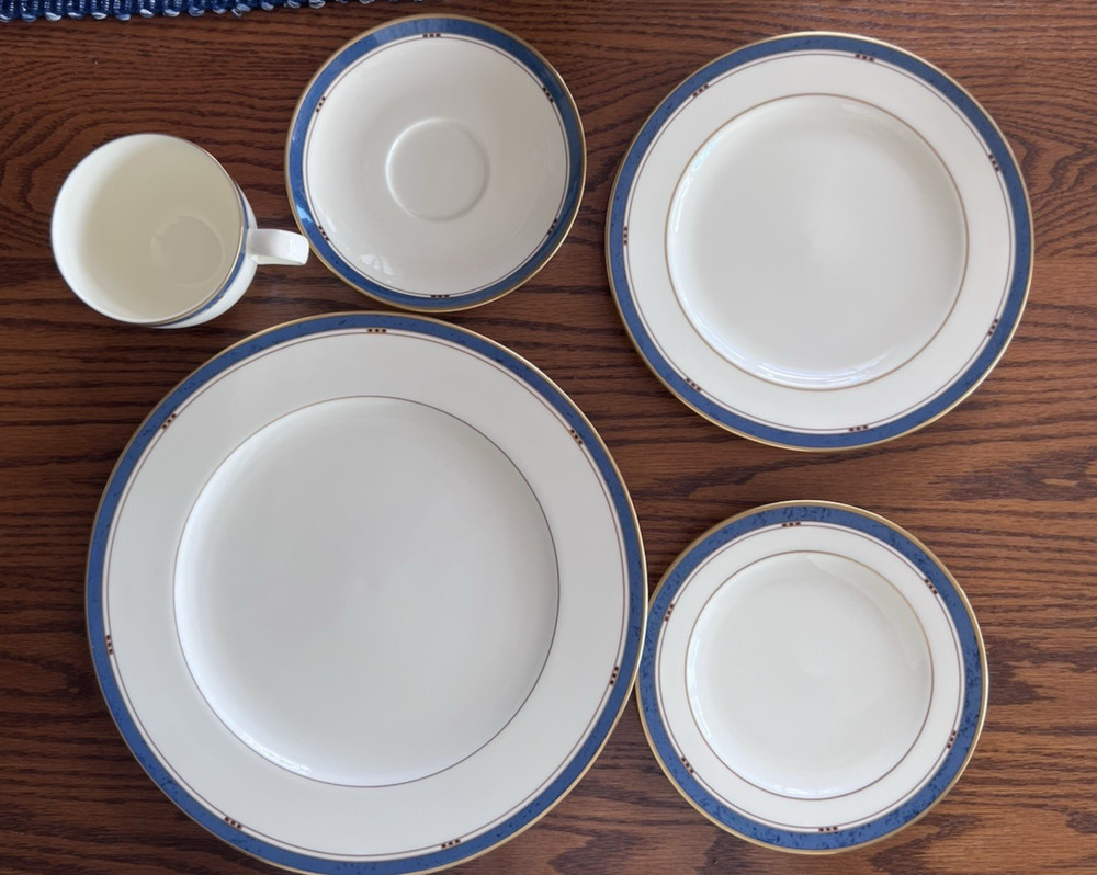 Pfaltzgraff Hampton Bone China, 2 x Place Settings. Excellent condition.