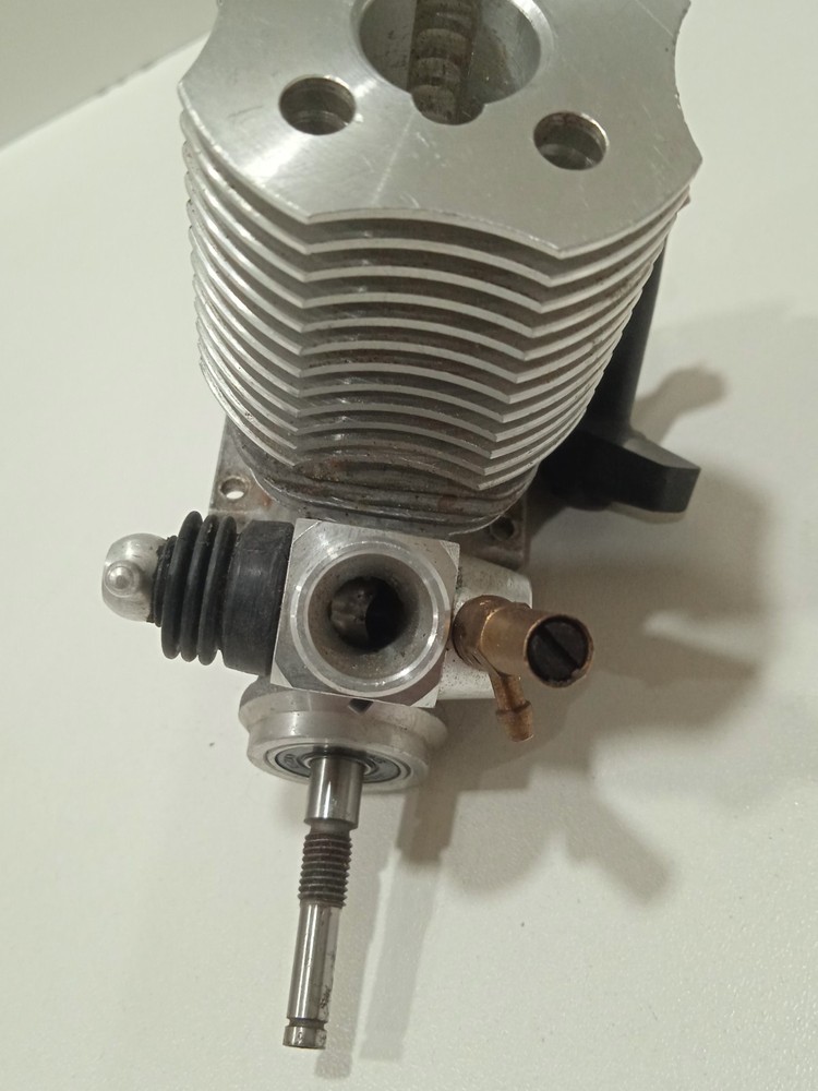 Master 3.5 cc RC car nitro engine, model H21SP.
