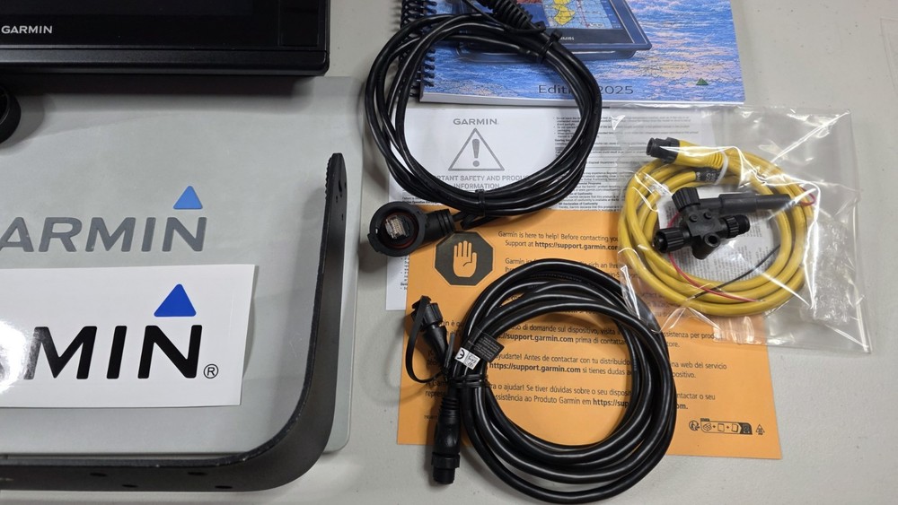 Garmin GPSMAP 7612 12" Chartplotter / Fishfinder – Excellent Condition.