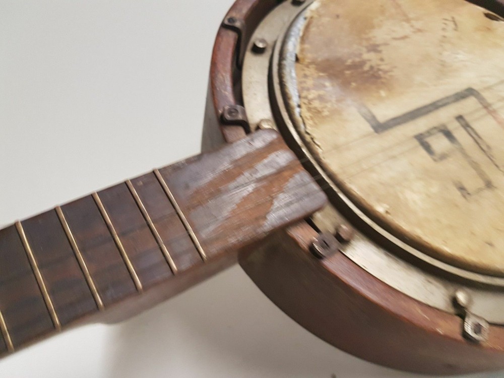 VINTAGE 4 STRING BANJO