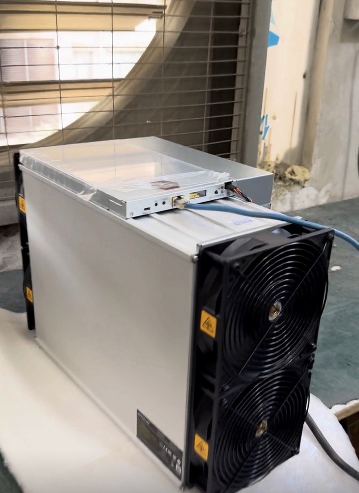 Used Bitmain S21 XP 270Th/s Bitcoin Miner
