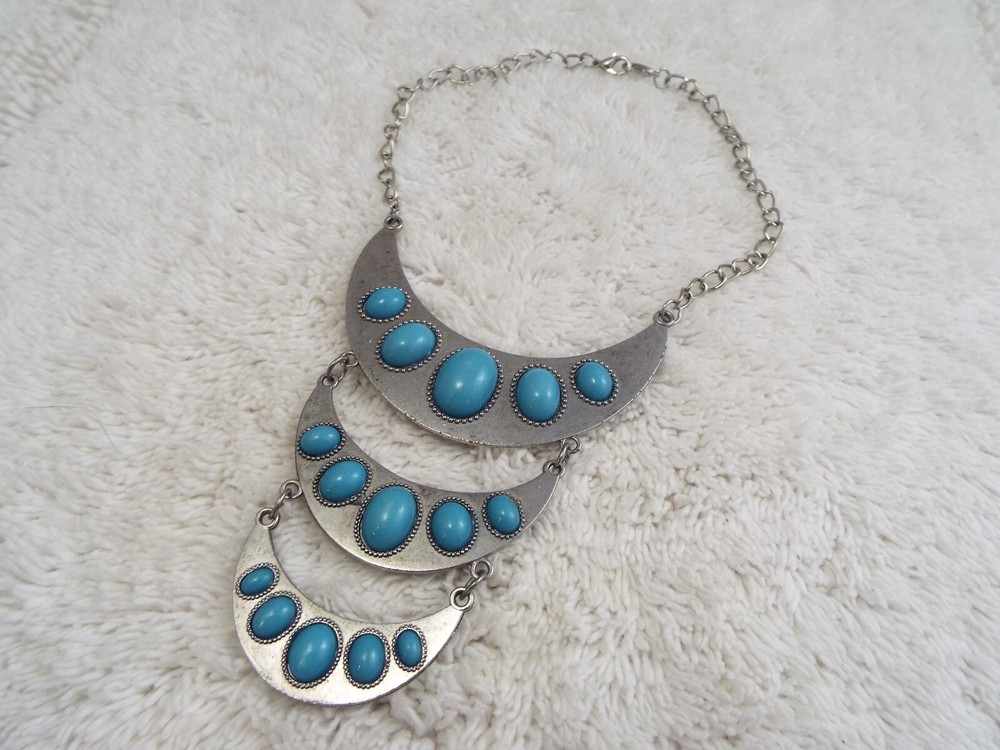 Silvertone Blue Bead Scoop Bib Necklace (B62)