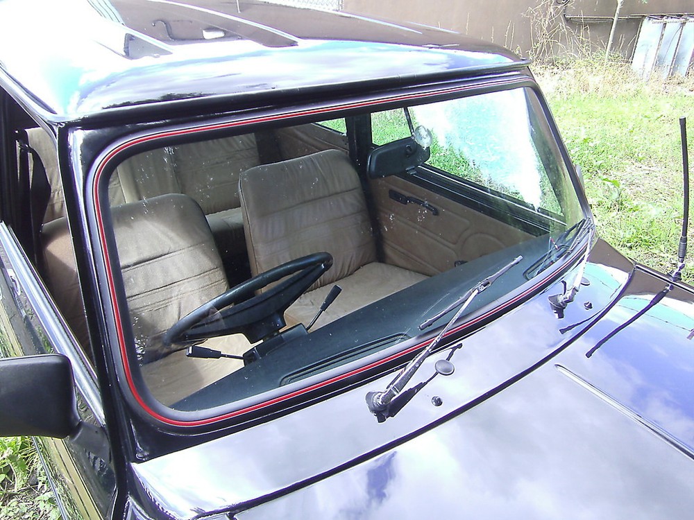 Classic Mini Windscreen Windshield Rear Screen Insert Trim In RED