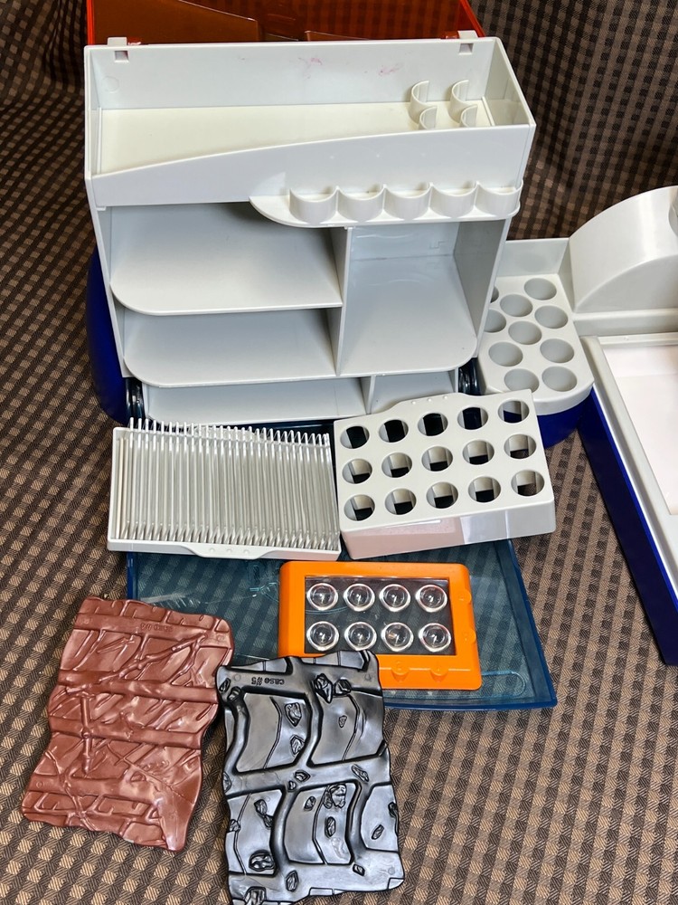 2002 Discovery Kids Ultimate Forensics Science Whodunit? Lab Kit Microscope Set