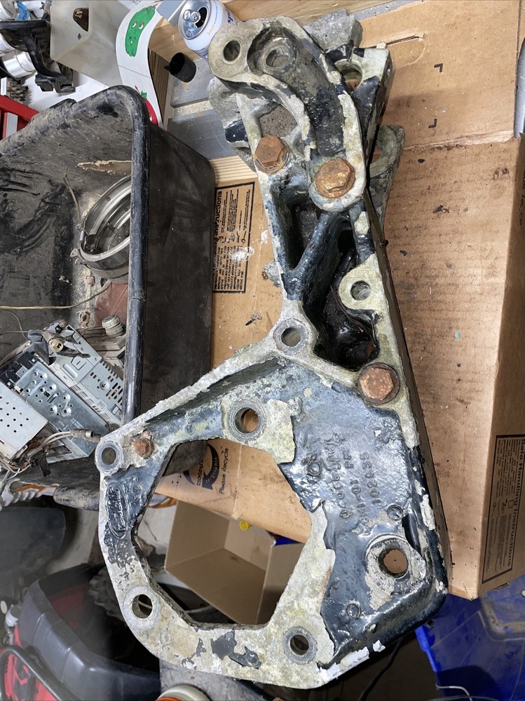 PETERBILT 379 BRACKET-FRONT SPRING DRIVE 02-02516R