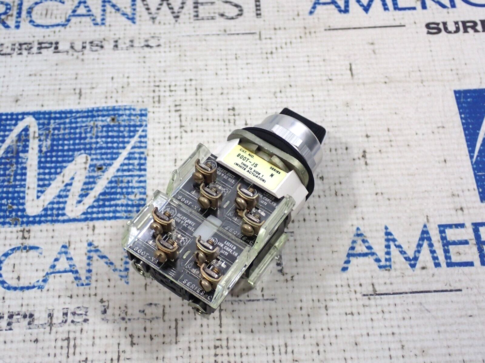 New Allen Bradley 800T-J5 Selector Switch 3 Pos spring return Rt