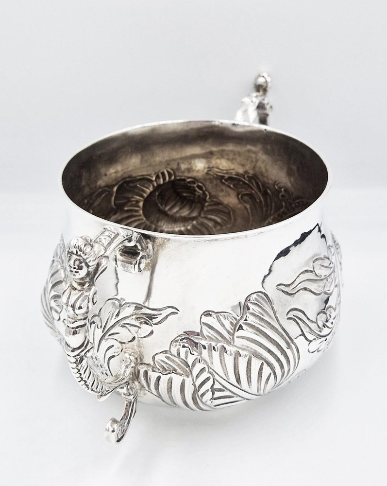 ANTIQUE SOLID SILVER MAIDEN HANDLED PORRINGER - POSSIBLY 17TH / 18TH CENTURY