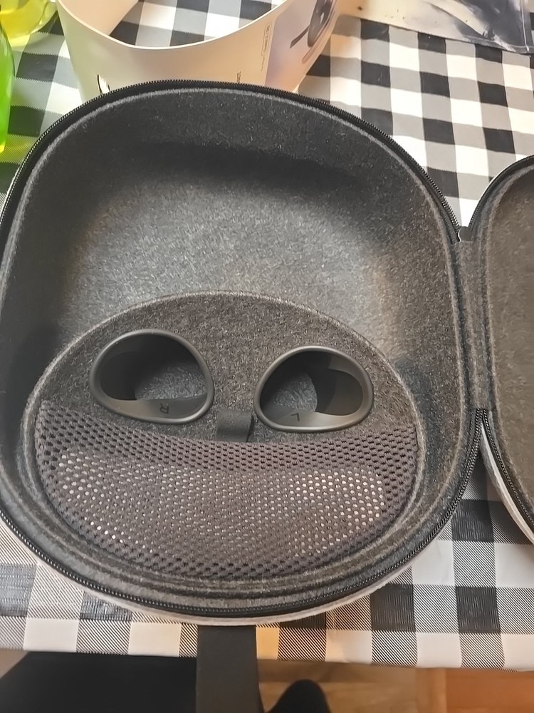 Meta Quest 3/3s Compact Carrying Case