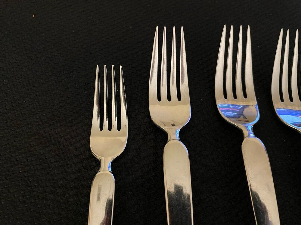6 Pieces Post Modern Stainless Circle Tip Handle Korea 18/10