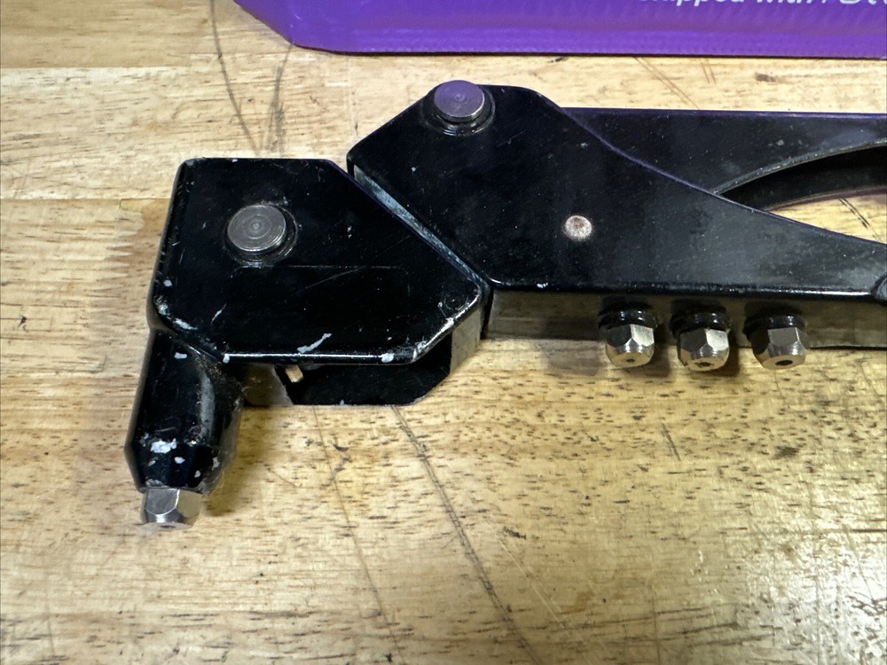 Pop Rivet Gun, with 4 Interchangeable sizes of tips