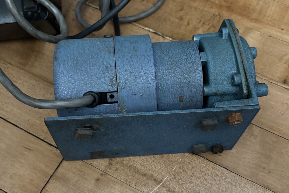 Cole Parmer Masterflex Pump motor w/ Masterflex Solid State Speed Controller