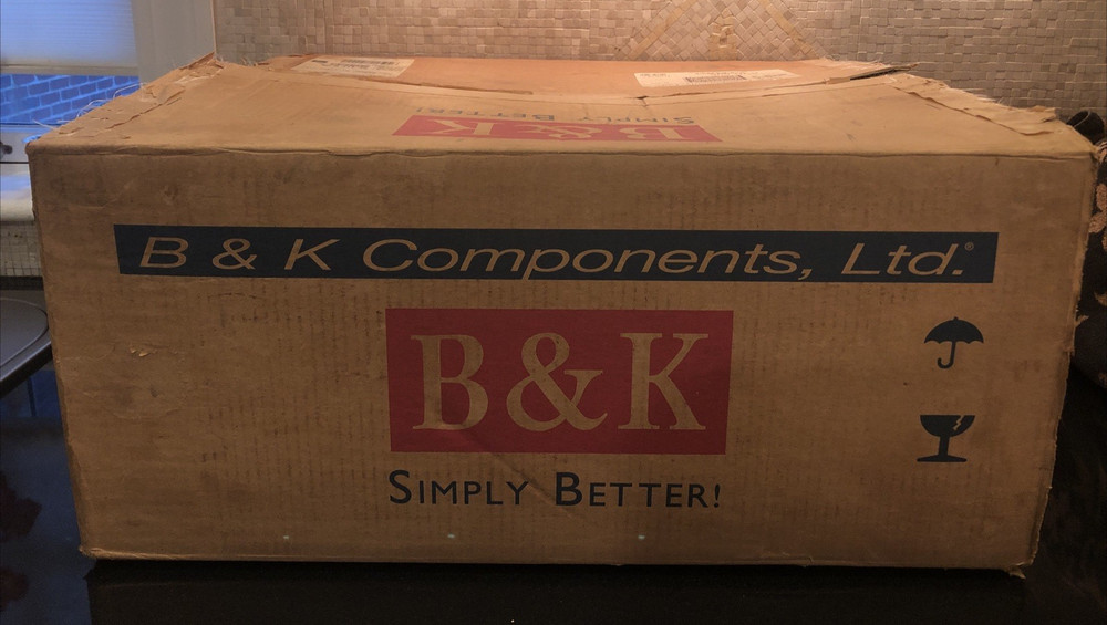 B&K Components AVR505 A / V Receiver SR10.1 B&K Remote Control Bundle