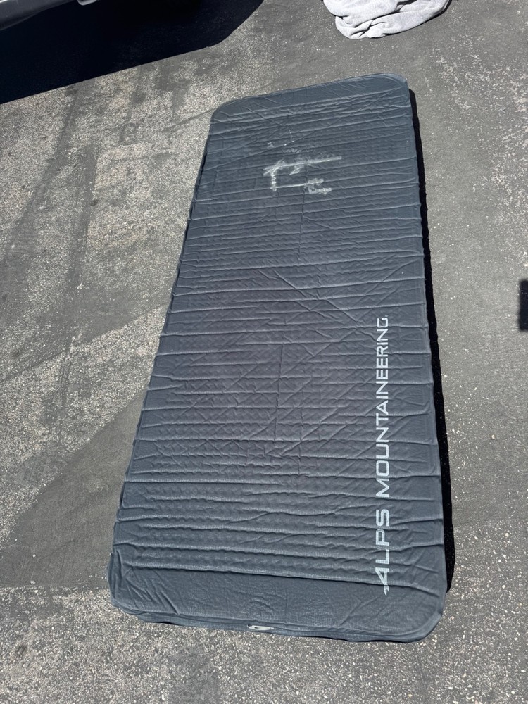 alps mountaineering sleeping pad