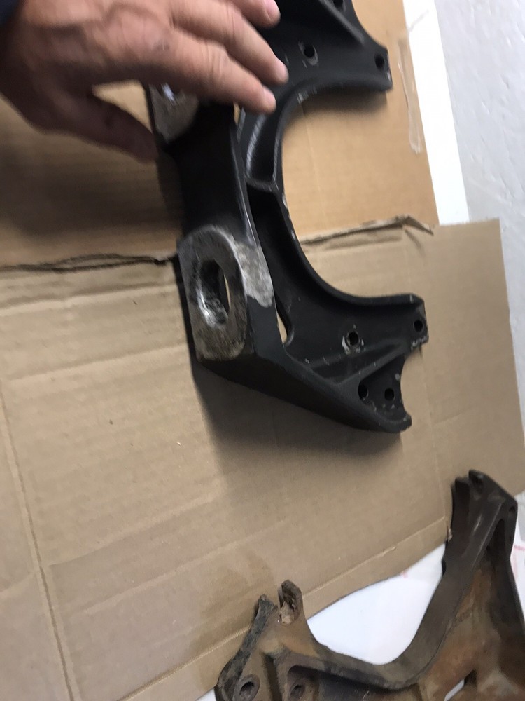 CUMMINS N14 ENGINE MOUNT 503265c1