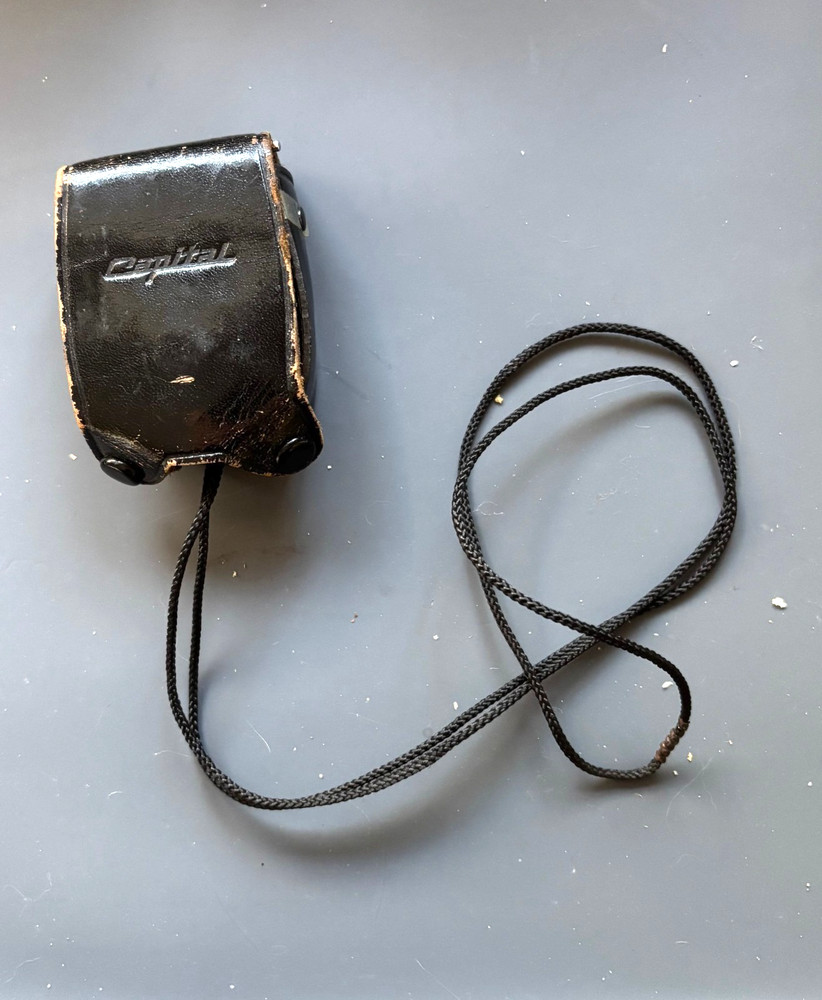 *GREAT* VINTAGE CAPITAL LIGHT METER W/CASE, STRAP