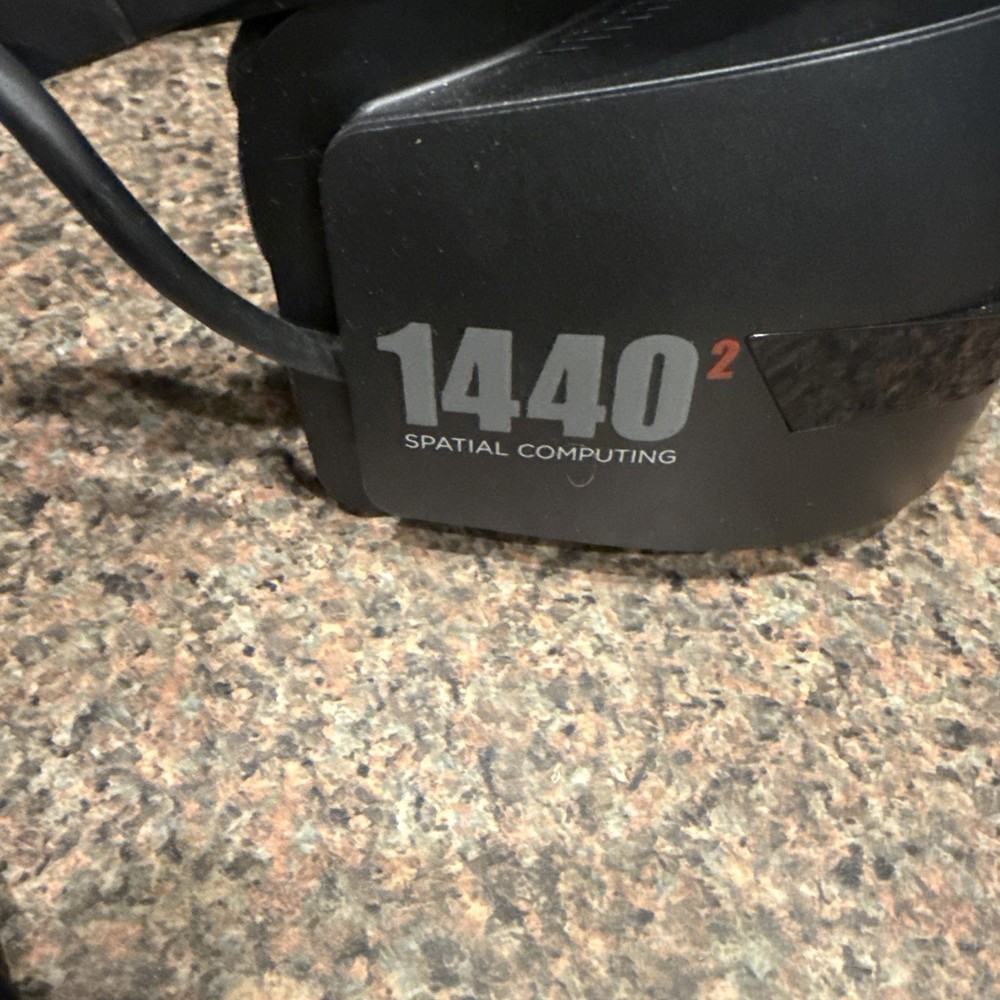 HP Windows Mixed Reality VR Headset Developers Edition - Cable & Controllers