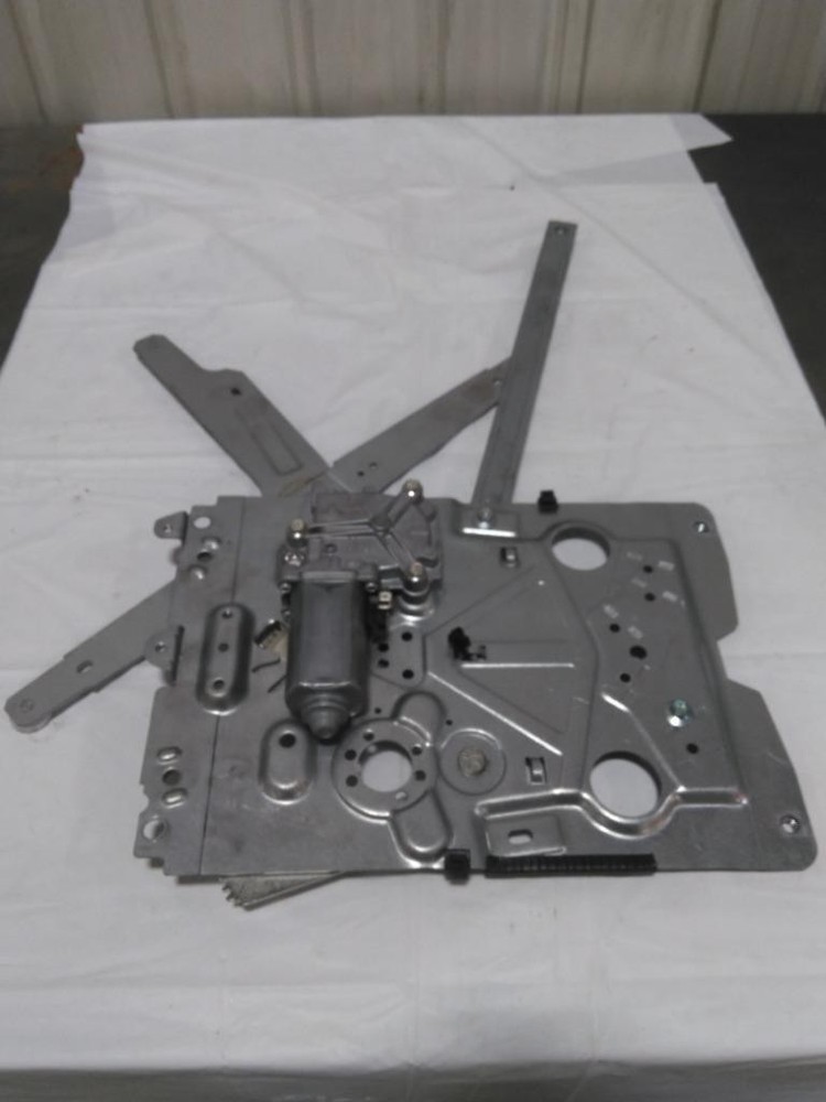 For 2024 VOLVO VNL WINDOW REGULATOR Right ,  MD