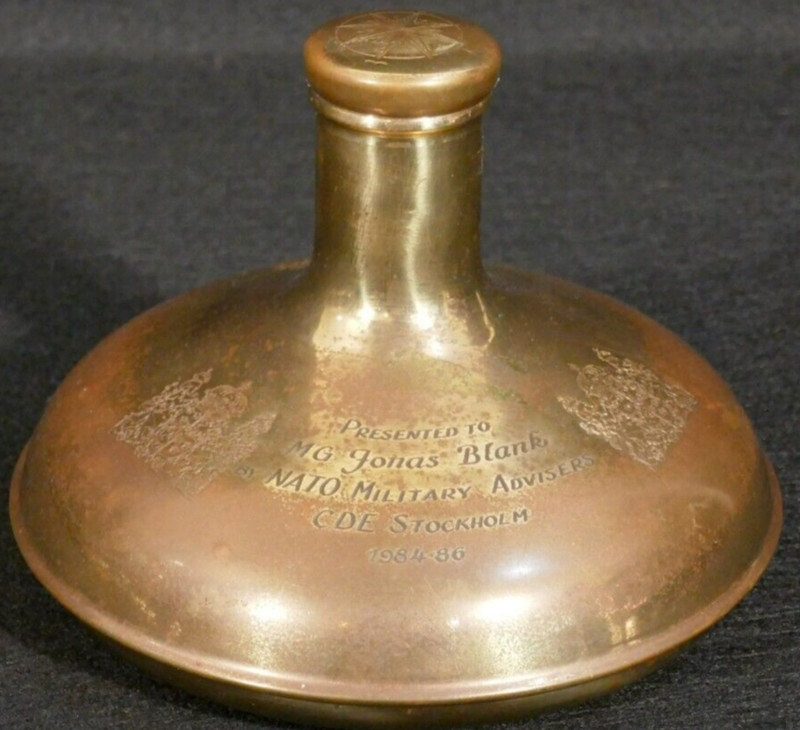 Presentation Decanter  MG Jonas Blank WWII POW Cmd. Pilot – CDE Stockholm NATO