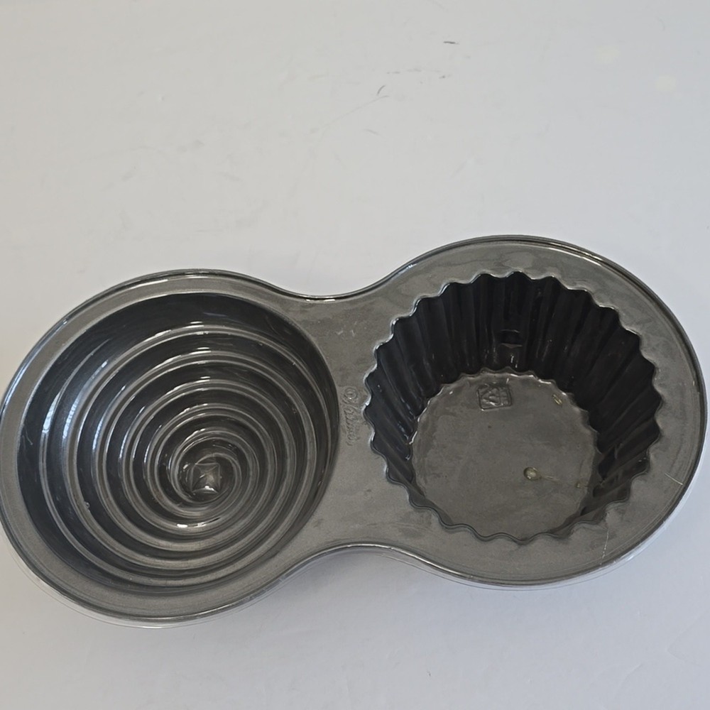 Wilton Giant Dimensions Large Cupcake Pan