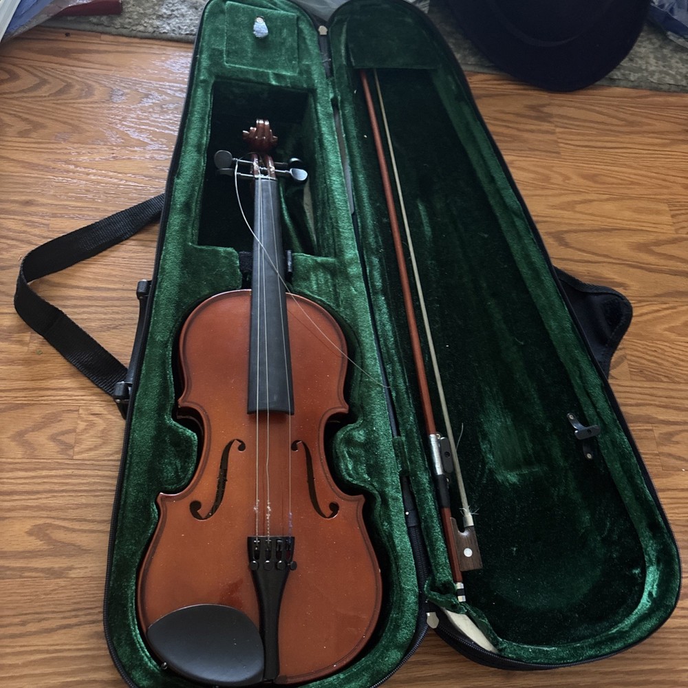 Infinity violin with case and stand - Needs to be stringed