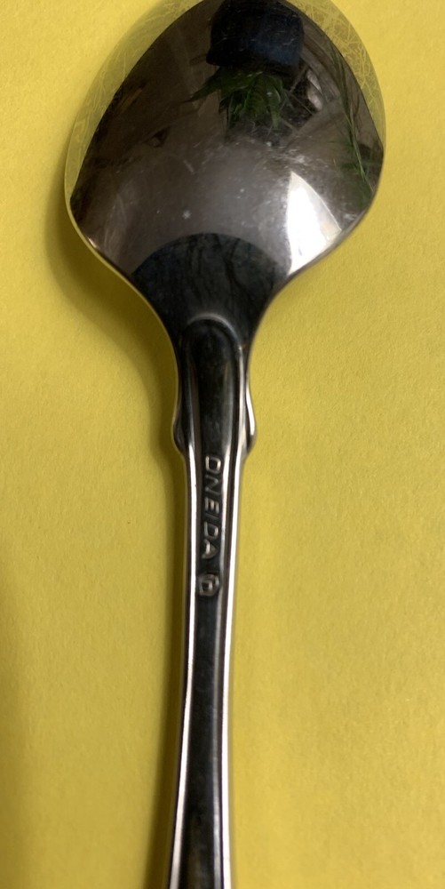CLASSIC SHELL Pattern Tea Spoon ONEIDA Stainless Steel 18/10 Cube Mark
