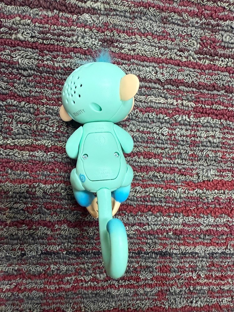 2- Fingerlings Sloth and Monkey Toys Works