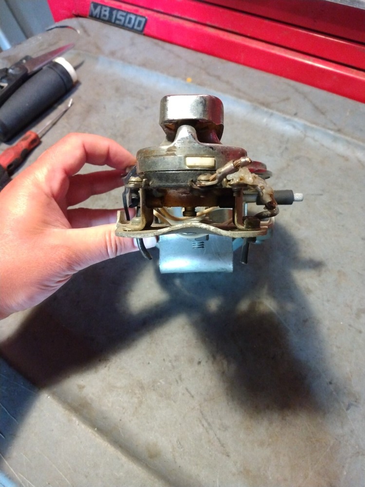 Harley-Davidson Split Tank Speedometer bracket ignition switch NOT WORKING