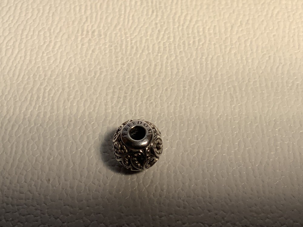 Pandora Essence Freedom Charm