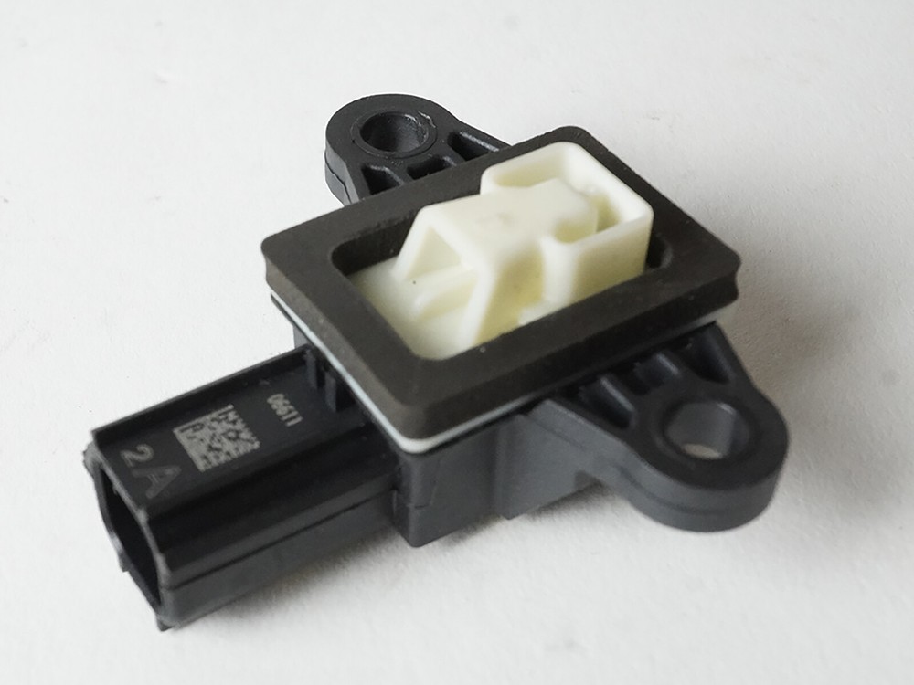 2010-2012 Ford Taurus Fusion Front Passenger Side Sensor