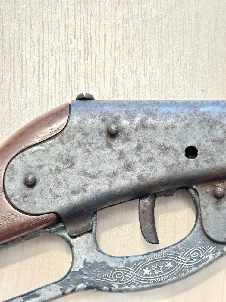 Vintage Daisy Model 30 BB Gun