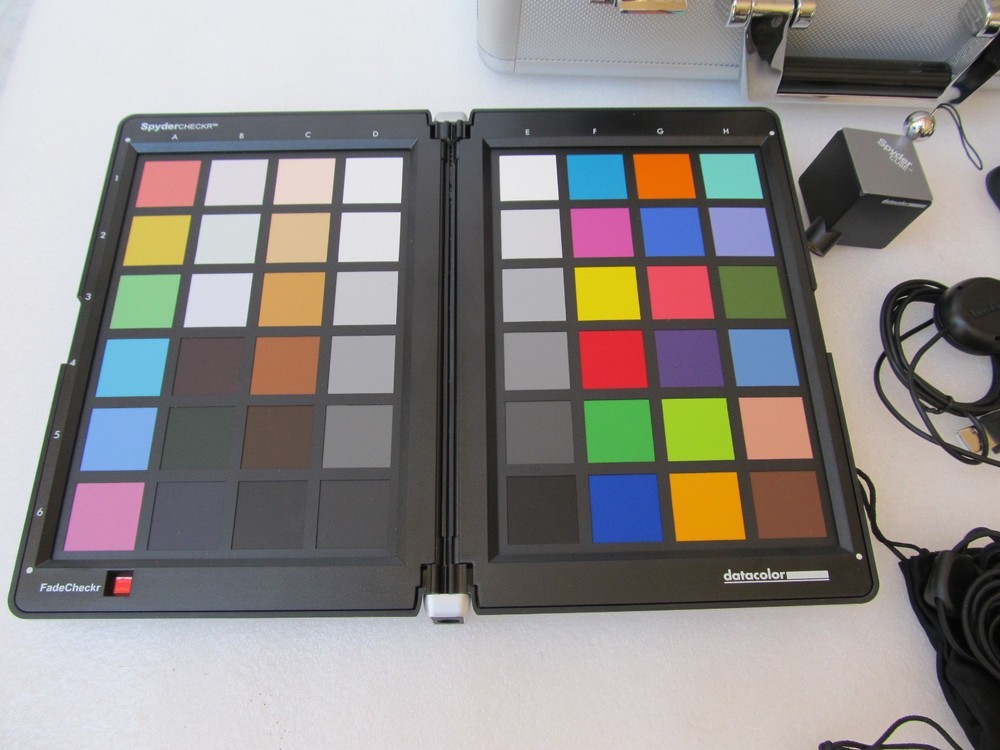 Datacolor SpyderCHECKR w/ Case, Software, Cube