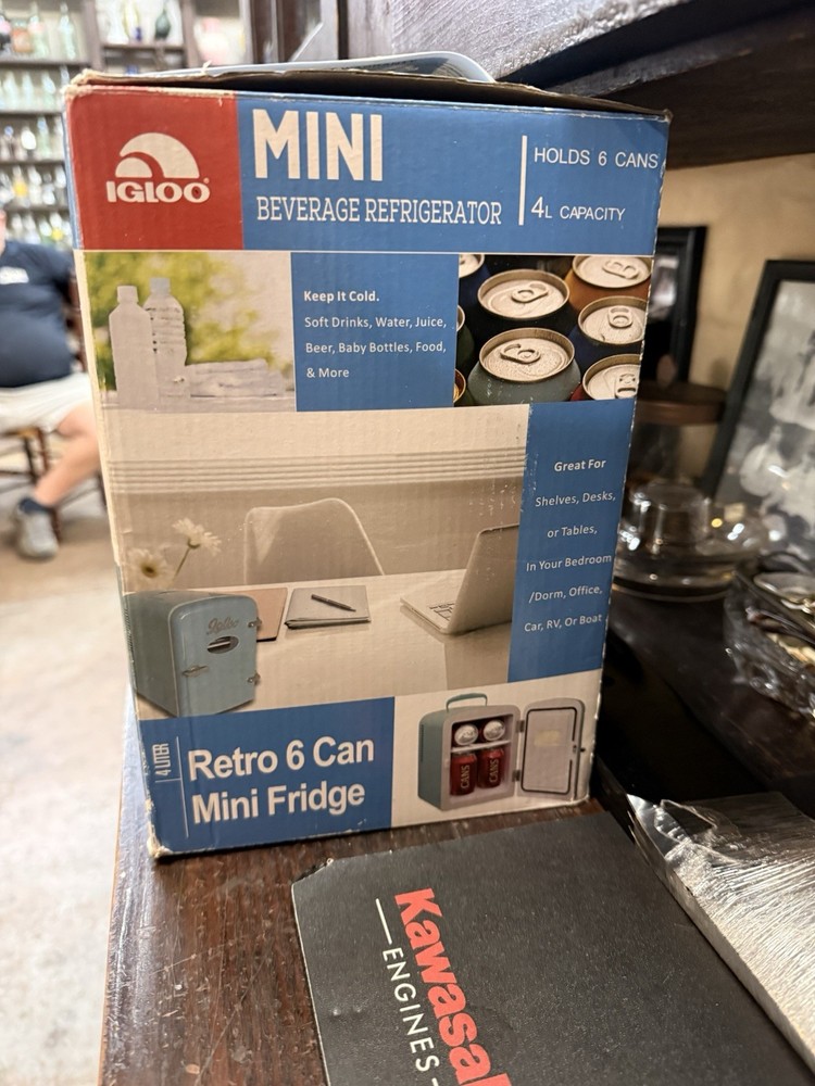 Igloo Mini Fridge Beverage Refrigerator