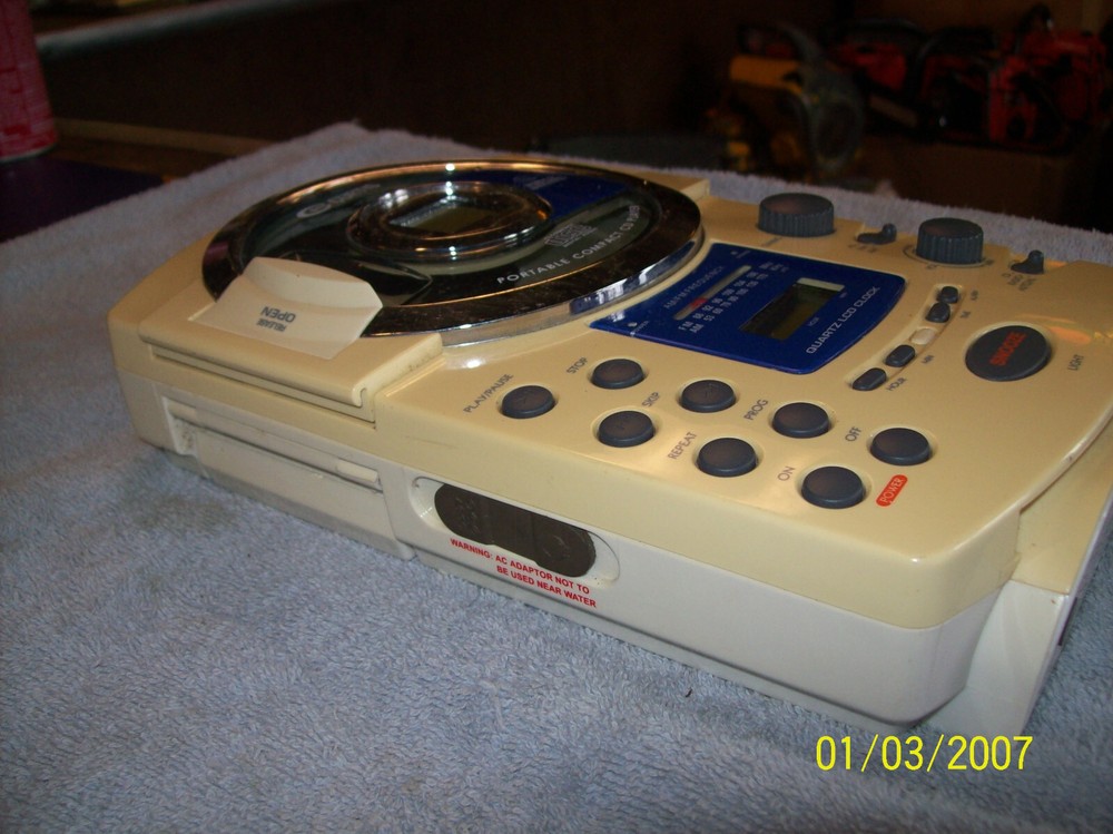 CURTIS MODEL RS57A PORTABLE COMPACT CD PLAYER