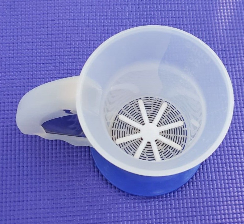 Tupperware Sift N Store Flour Sugar Sifter #3345 Blue