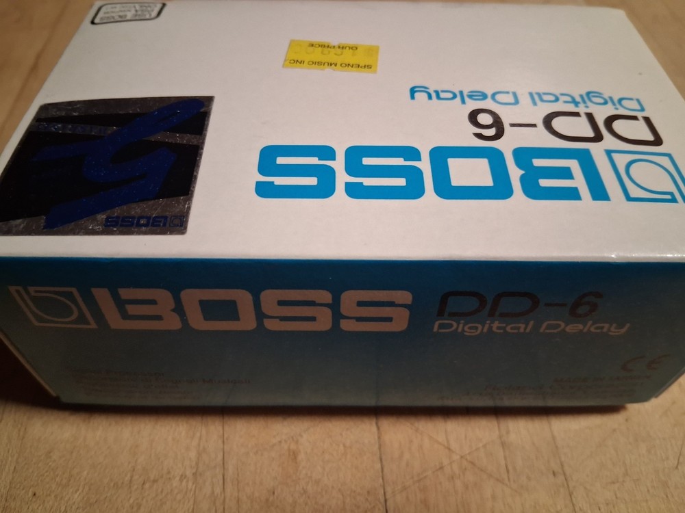 Boss DD6 Digital Delay Guitar Effect Pedal With Box