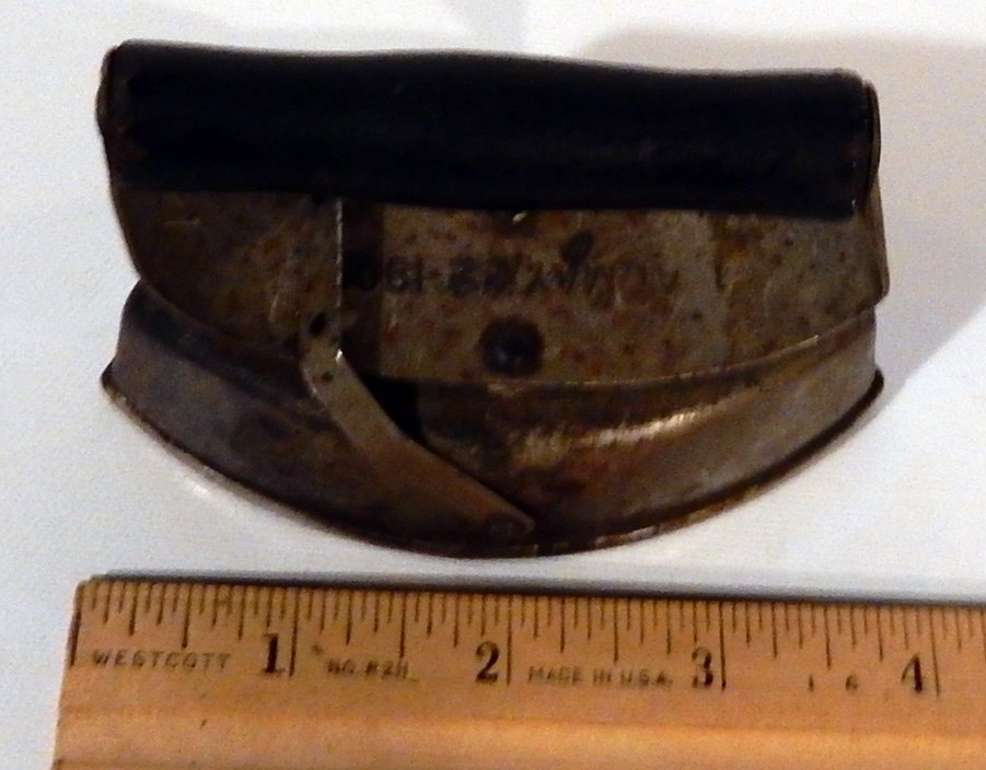 Small 3.5" Antique Sad Iron