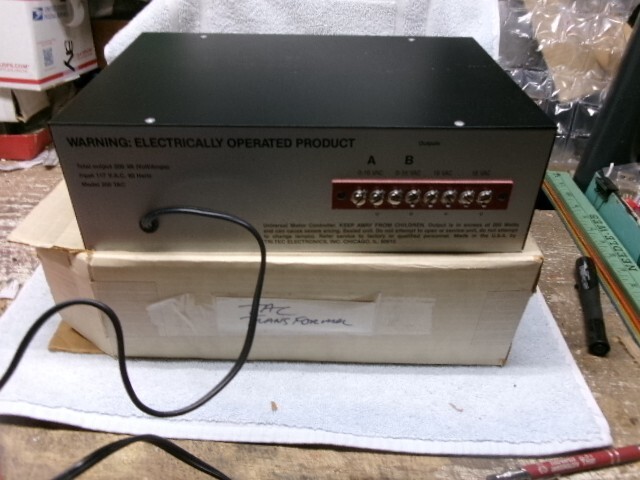 ** TRI-TEC 200TAC - MODEL TRAIN CONTROLLER or TRANSFORMER w ORIG Box - LIGHTS up